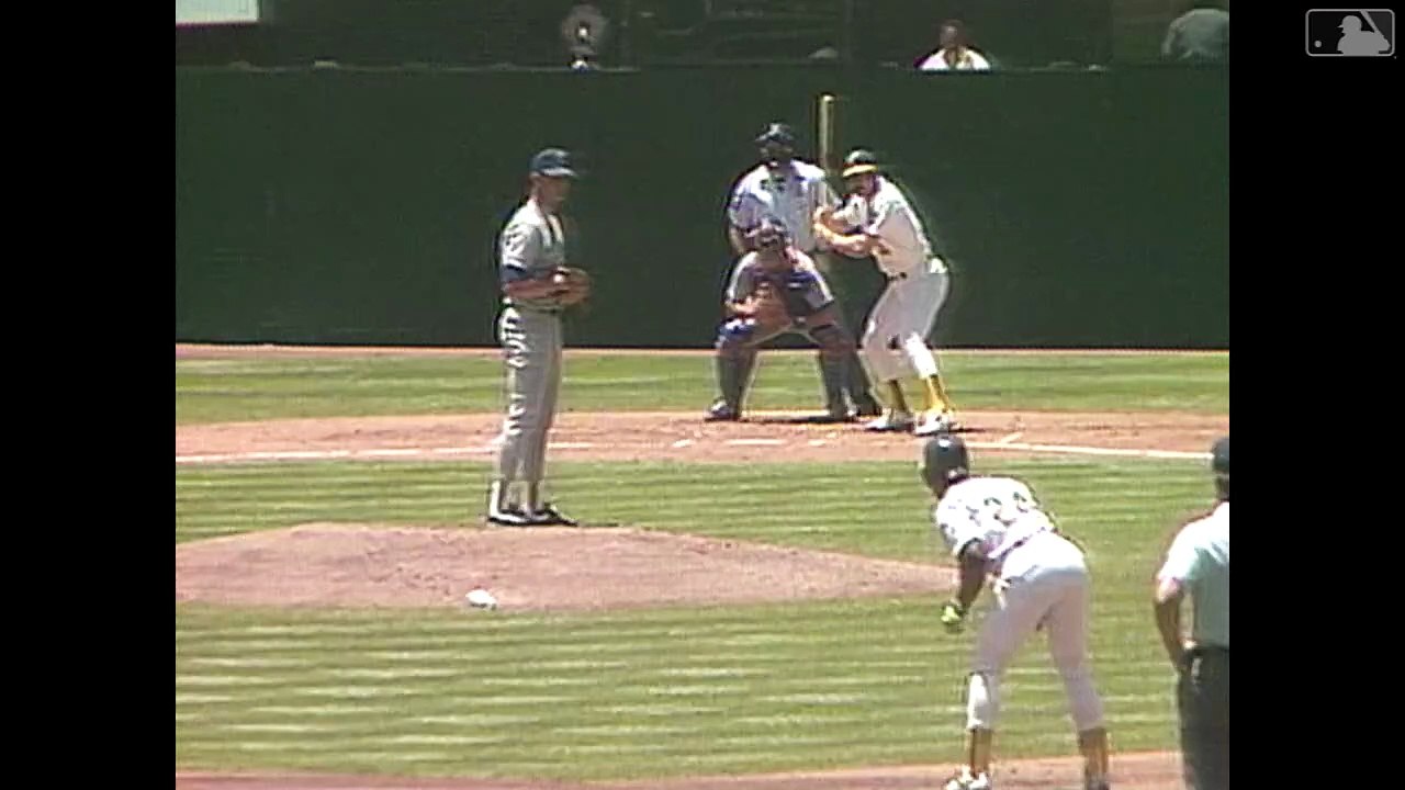 Rickey Henderson steals the 900th stolen base of his Major League career (6/12/90)