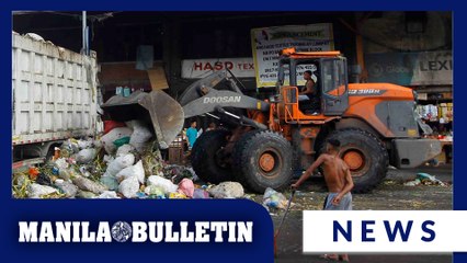 Loader clears piles if garbage along Recto Avenue in Divisoria