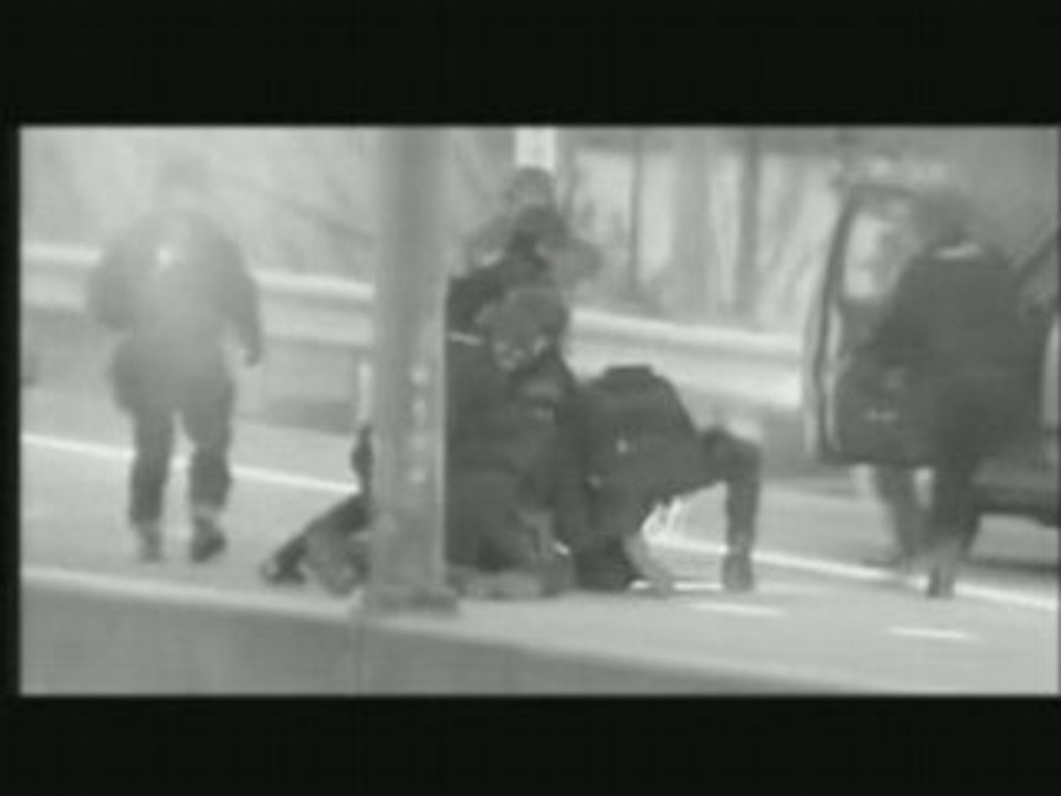 Buffalo SWAT team Moves in