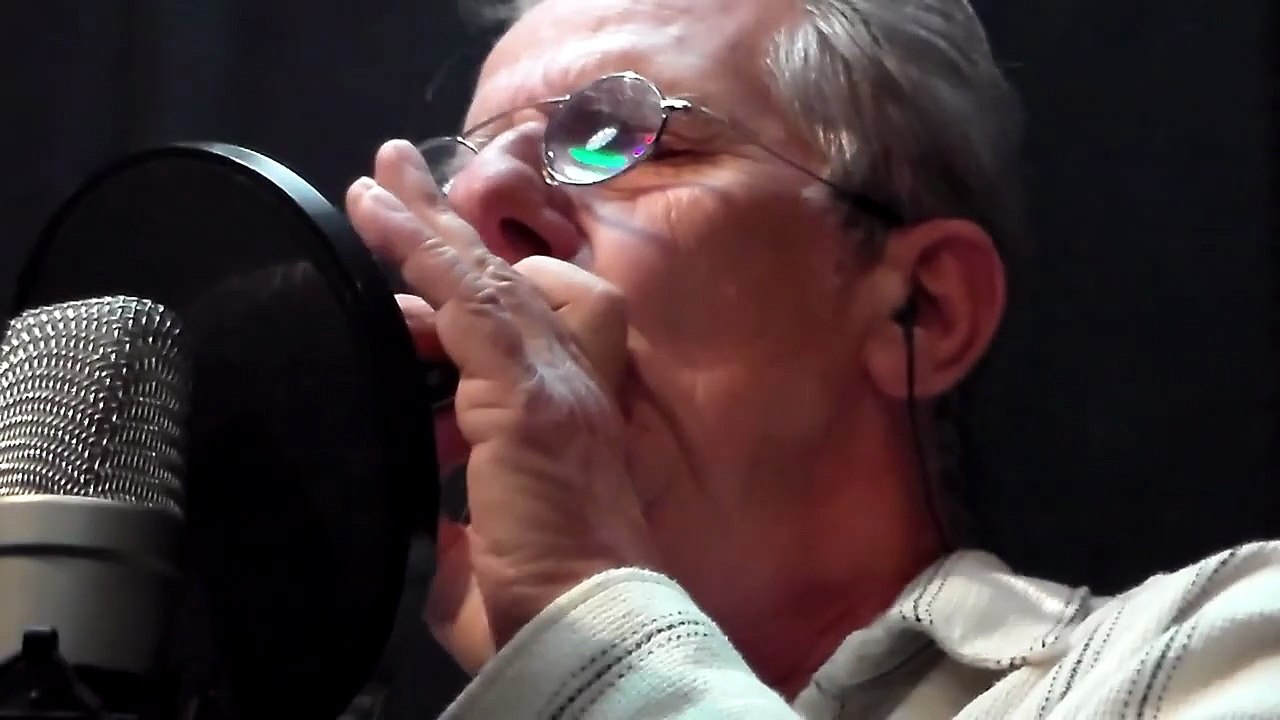 Young at heart. Chant et harmonica. Composé par Johnny Richards paroles de Carolyn Leigh.