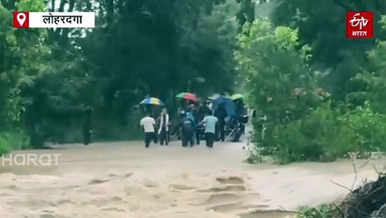 लोहरदगा में भोक्ता नदी के तेज बहाव में फंसा युवक, रेस्क्यू टीम ने बचाई जान
