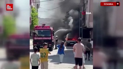 Arnavutköy'de park halindeki araç alev aldı, yangın binaya sıçradı