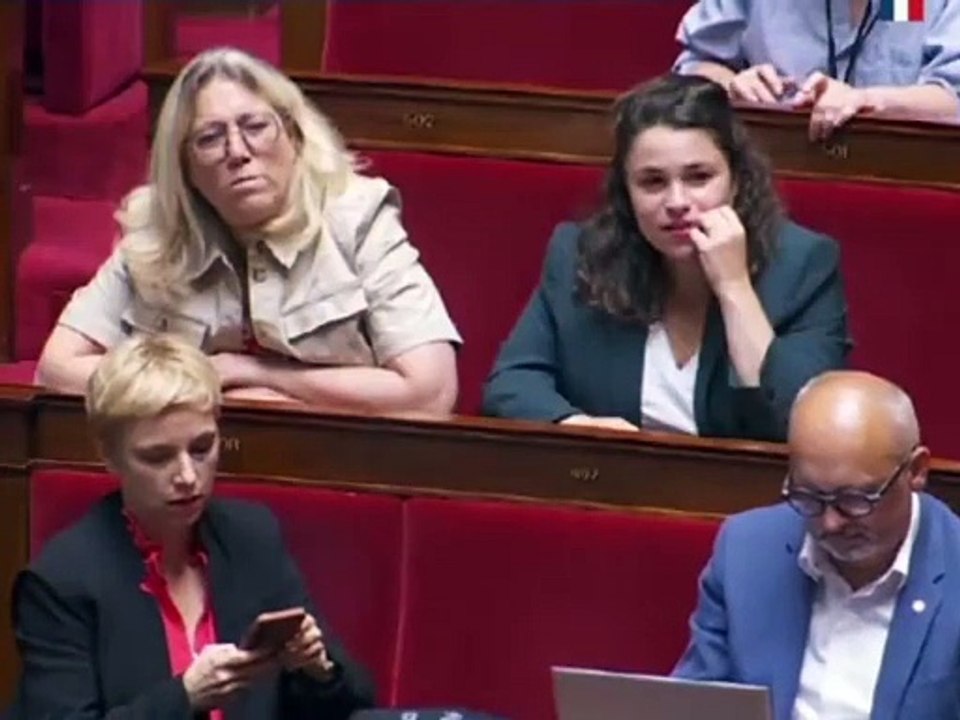 L'attaque dégueulasse d'un député écolo hier contre Eric Ciotti qui s'en prend à sa mère, pourtant tétraplégique, lui reprochant les conditions de son hospitalisation : "C’est indigne ! Vous êtes animé par la haine"