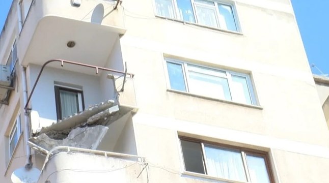 Maltepe'de 9 katlı binada balkon çöktü