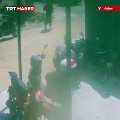 Ehliyetsiz çocuğun kullandığı kamyon iş yerlerine daldı