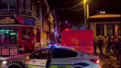 Tarihi semtte çıkan yangın söndürüldü: 5 iş yeri zarar gördü