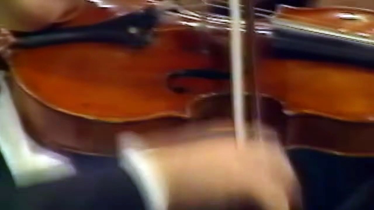 Lalo Schifrin joue le thème de "Mission Impossible"