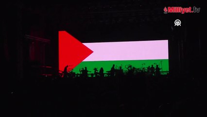 Massive Attack, konserde Filistin'e destek mesajı verdi!