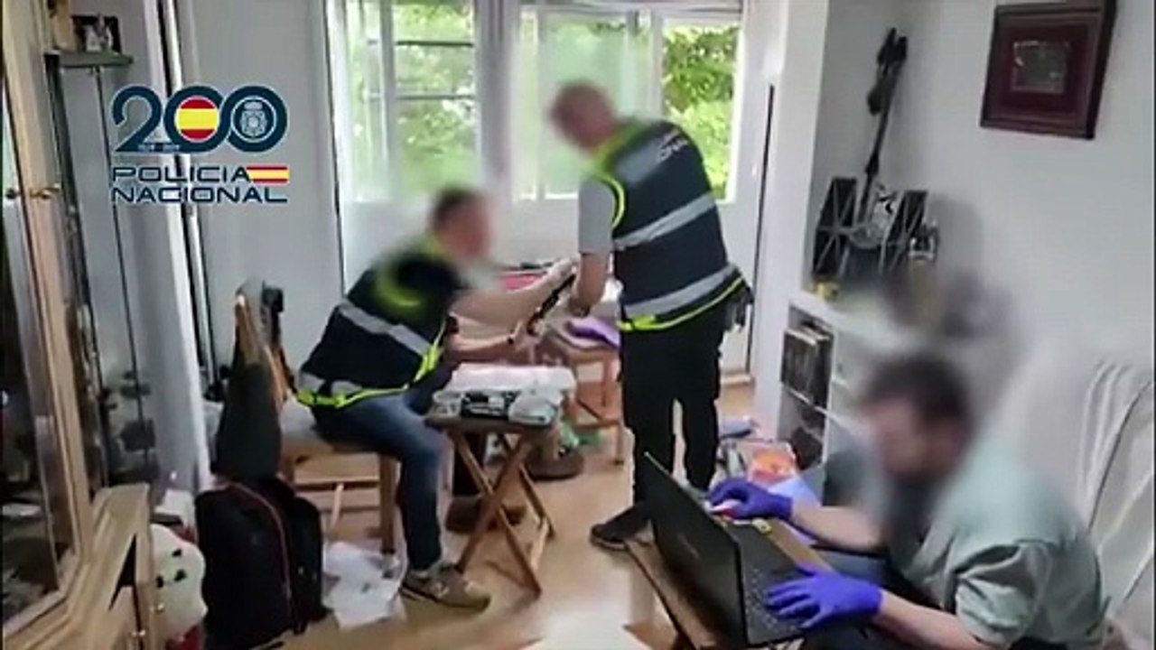 Professor entre 61 detidos por material sexual infantil em Espanha