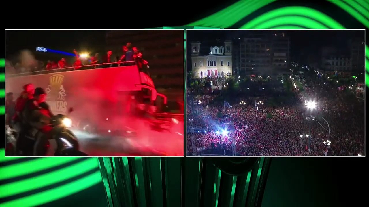 LIVE-Οι πανηγυρισμοί στον Πειραιά