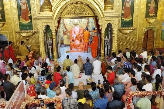 शुक्र पुष्य नक्षत्र 2025: फूल बंगले में विराजेंगे मोती डूंगरी गणेशजी, भक्तों में उत्साह, देखें वीडियो