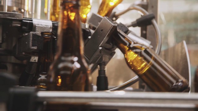 Microplastiche, concentrazioni più alte nel vetro che nella plastica