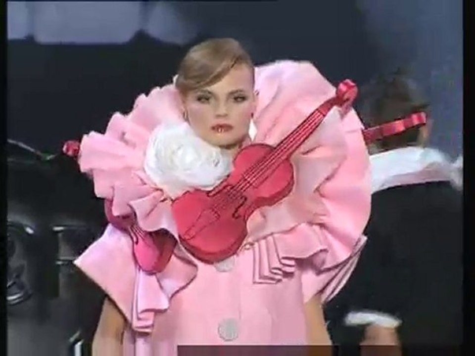 Viktor & Rolf Spring 2008 Fashion Show (Full)