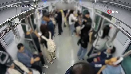 Güney Kore metrosunda dehşet anları: İçinde yolcular varken kundakladı!