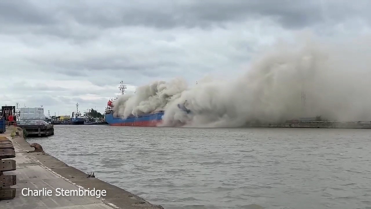 Yorkshire: Ship fire at Albert Dock in Hull