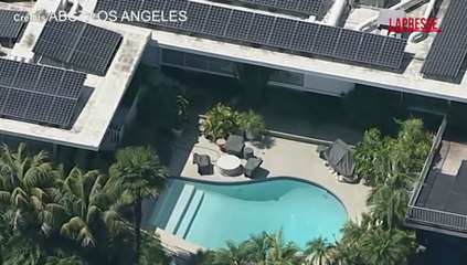 Los Angeles, ladri saccheggiano la mega villa di Brad Pitt: le immagini dal drone
