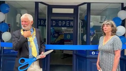 Tavistock mayor Steve Hipsey cuts the ribbon to declare new Tavistock Times Gazette office open