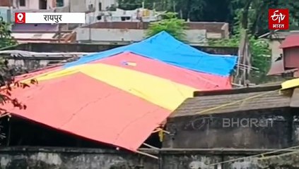 तिरपाल के साए में ऐतिहासिक अस्पताल , शासन का रिपेयरिंग से इंकार, अस्तित्व पर मंडरा रहा खतरा