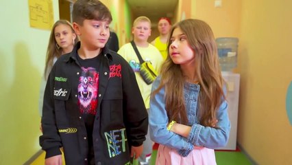 كميل وميلانا معًا مرة أخرى 💖 ألا يحب أحد الفتاة الجديدة في المدرسة؟ | KiKiDo Arabic | الحلقة 21