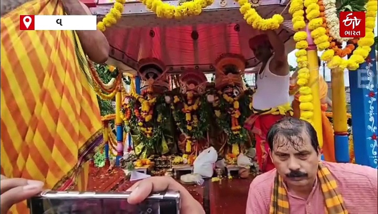વાપીમાં મેઘરાજાના અમી છાંટણા વચ્ચે ભગવાન જગન્ના...
