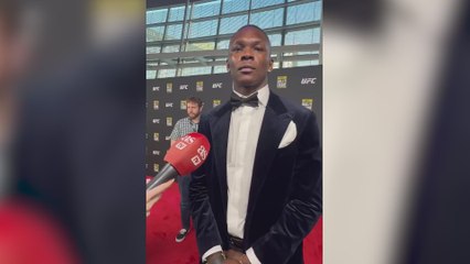 Israel Adesanya comenta sobre la pelea entre Topuria y Oliveira 🥋