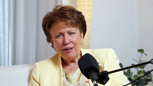 Roselyne Bachelot explique comment les rôles étaient répartis dans (sa) famille .