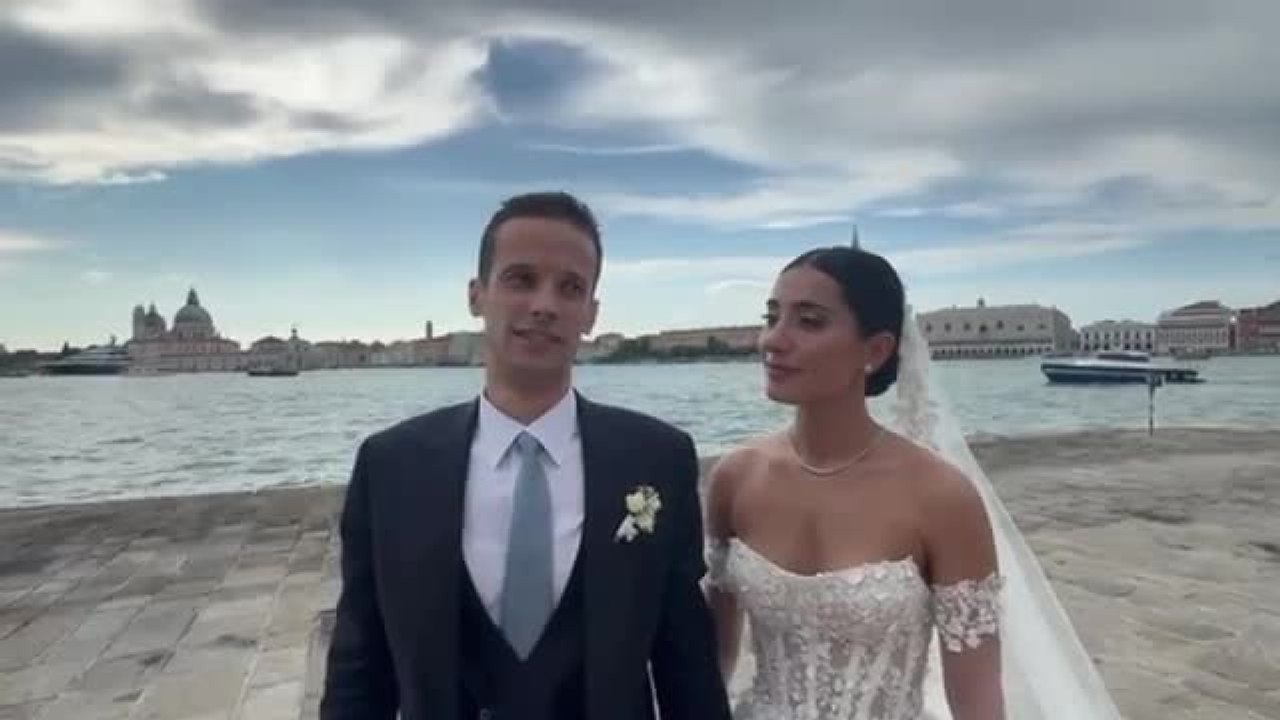 Venezia, sposi a San Giorgio poco prima delle nozze di Bezos: «La coppia del momento? Siamo noi»