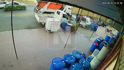 VIDEO: Carro basurero chocó contra un trufi con pasajeros en la avenida Petrolera de Cochabamba