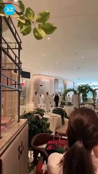 Sheikh Hamdan, Sheikh Khaled eat at Dubai Mall restaurant