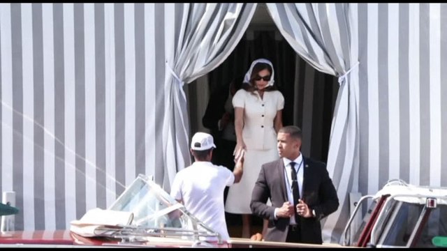 Venezia, Jeff Bezos e Lauren Sanchez in barca verso isola San Giorgio