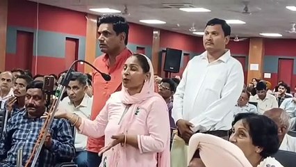 बुजुर्ग महिला की फरियाद पर मंत्रीजी की दरियादिली, बिजली जुर्माना चुकाने के लिए जेब से दे दिए ₹7500