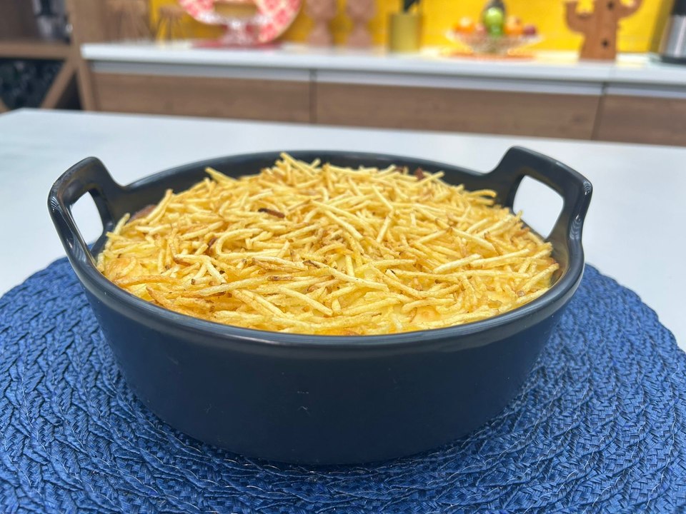 Fricassê de frango cremoso com batata palha
