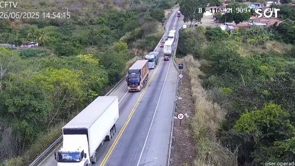 Carreta sem freios arremessa carro de ponte e deixa cinco feridos na BR-116