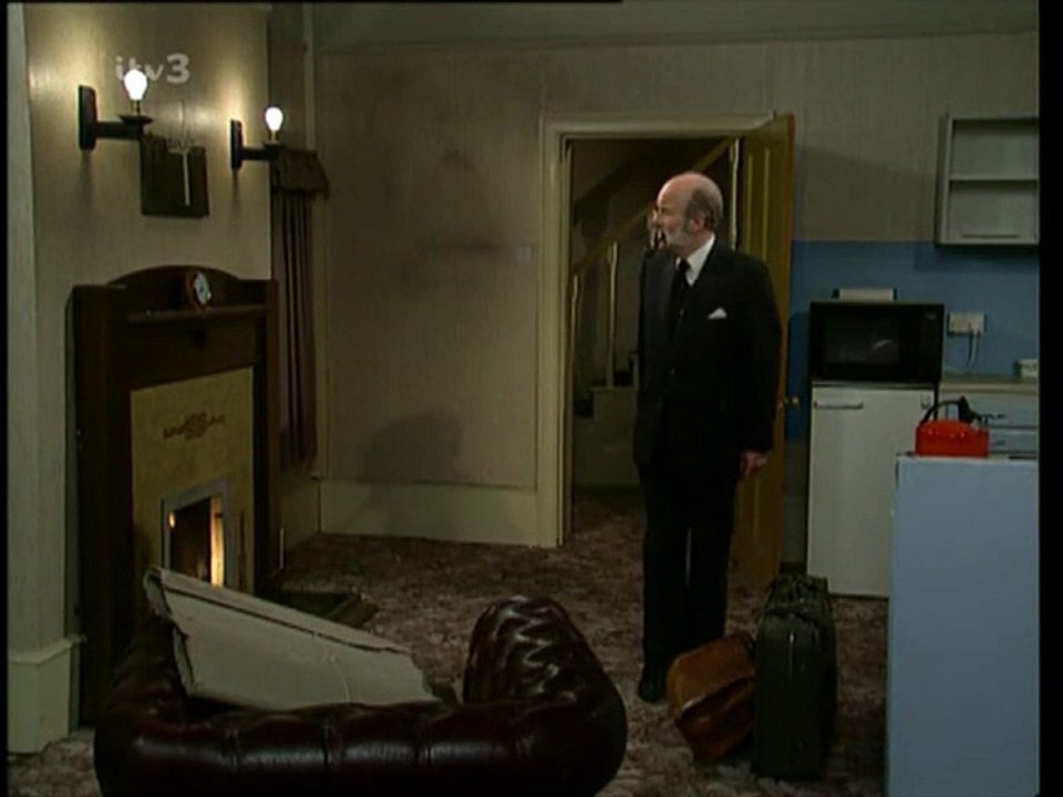 (1991) An emotional Amos bids farewell (Amos original exit)