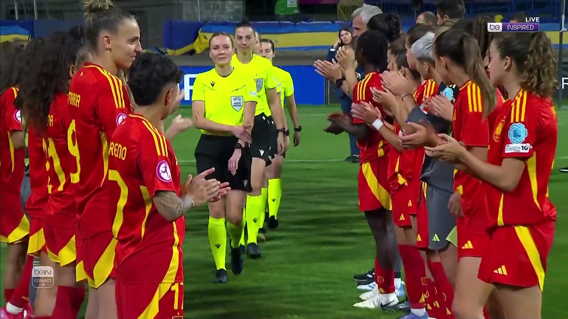 مراسم تتويج المنتخب الإسباني بلقب بطولة أمم أوروبا للشابات تحت 19 عاماً