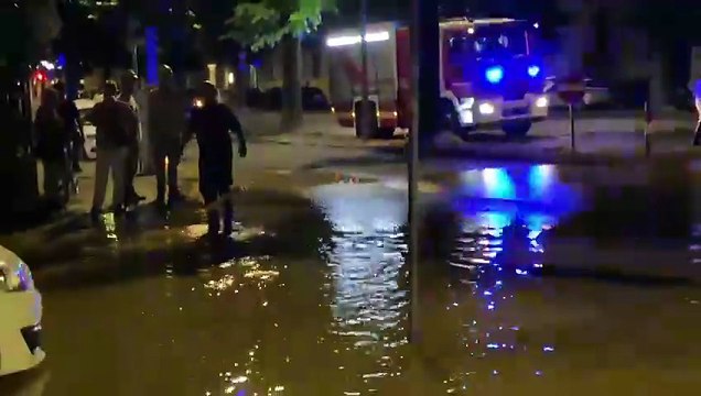 Si rompe una tubatura a Ferrara, viale Cavour allagato