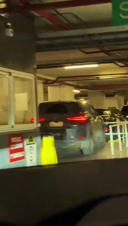 El video exclusivo de Mauro Icardi dentro del Chateau Libertador, el de Wanda Nara, durante la espera de sus hijas. 