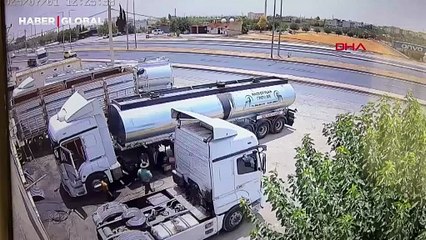 Şırnak’ta minibüsün taksiyle çarpıştığı kaza kamerada: 2 yaralı