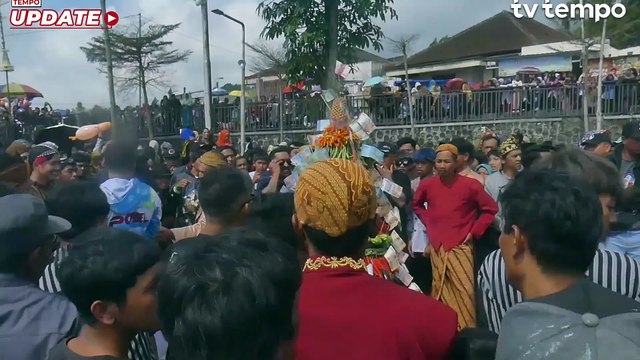 Open Punden Tradisi Kirab Gunungan Hasil Bumi di Temanggung