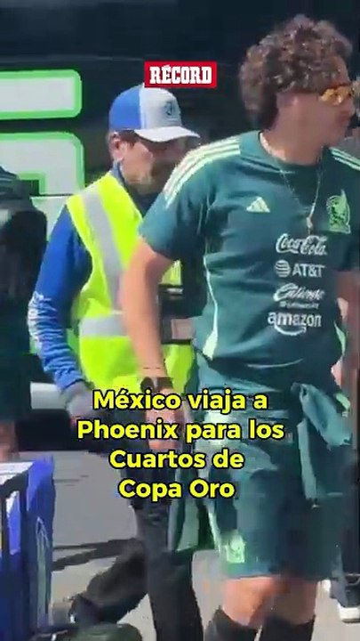 La Selección Mexicana ya viaja a Phoenix para su partido de Cuartos de Final de Copa Oro ante Arabia Saudita. Luis Chávez hizo el viaje