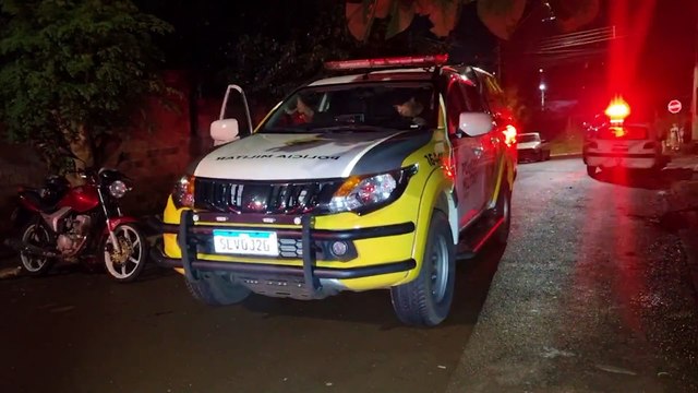 Idoso tenta atacar mulher com faca e é espancado por vizinhos no Santa Cruz