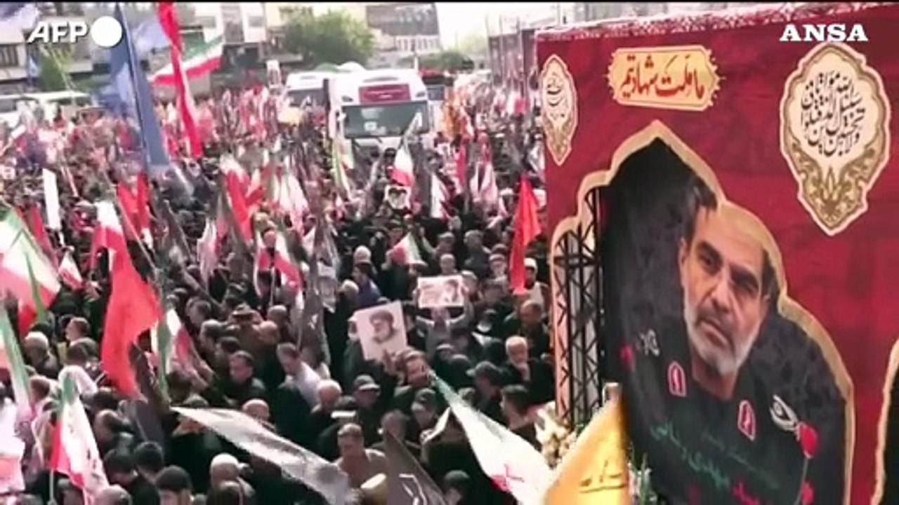 Iran, celebrati i funerali dei vertici militari uccisi nella guerra con Israele
