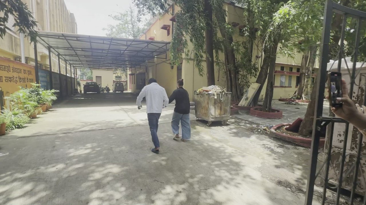 Mumbai: Arti Singh & Deepak Chauhan at Cooper Hospital