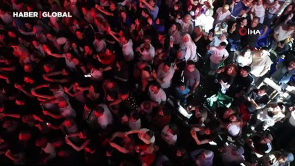 Haluk Levent’ten sahnede düğün sürprizi: Çiftetelli ve balayı hediyesi