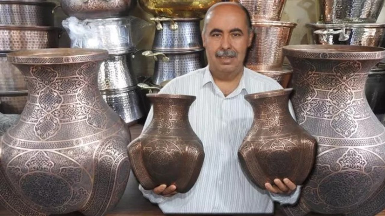 Bakırdan yapılan Hitit vazo takımı fiyatıyla dudak uçuklatıyor