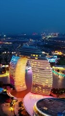 Forced To Seduce Ceo,Poor Girl Made A Stunning Appearance At The Gala!He Fell For Her At First Sight