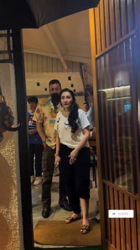 Sanjay Dutt with Wife Manyata Dutt in Bandra Mumbai #sanjaydutt #manyatadutt #bollywood #actress