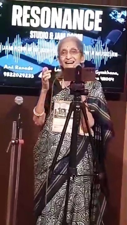 Bollywood Hindi song of Lata Mangeshkar karaoke