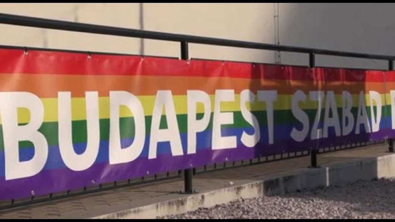 Bandiere arcobaleno, Budapest si prepara al Pride contro i divieti