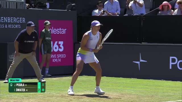 Bad Homburg - Battue en finale par Jessica Pegula, Iga Swiatek passe à côté d'un premier titre sur gazon